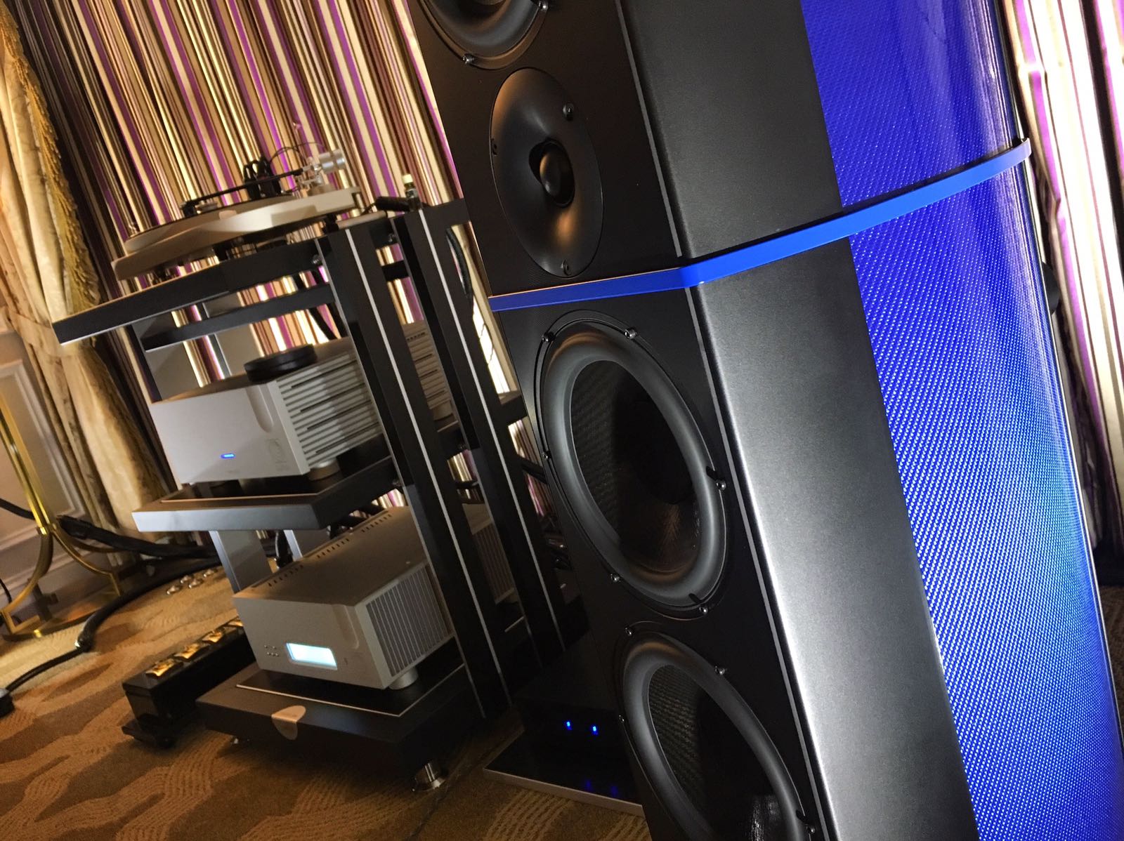 Coloured Carbon Fibre Speaker Wins CES Innovation Award Hypetex